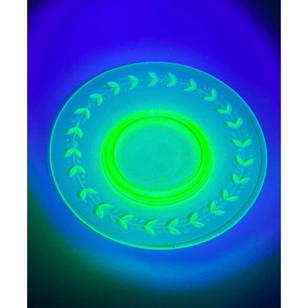 Vintage Green Uranium Glass Plate Etched Laurel Leaf Wreath UV Reactive 8.25in